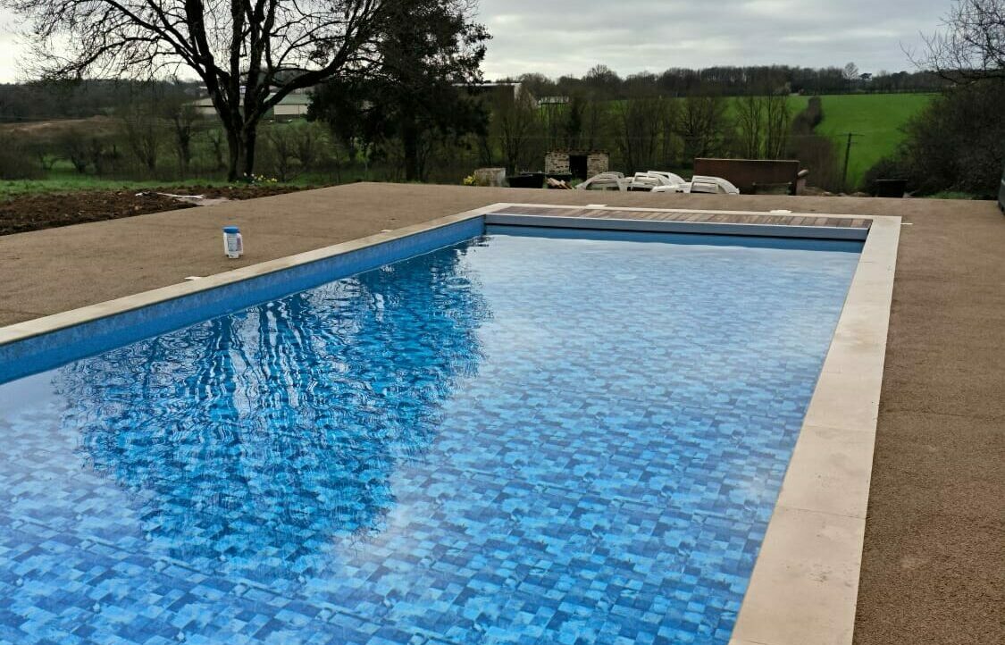 Piscine en béton à Beaulieu-sous-la-Roche