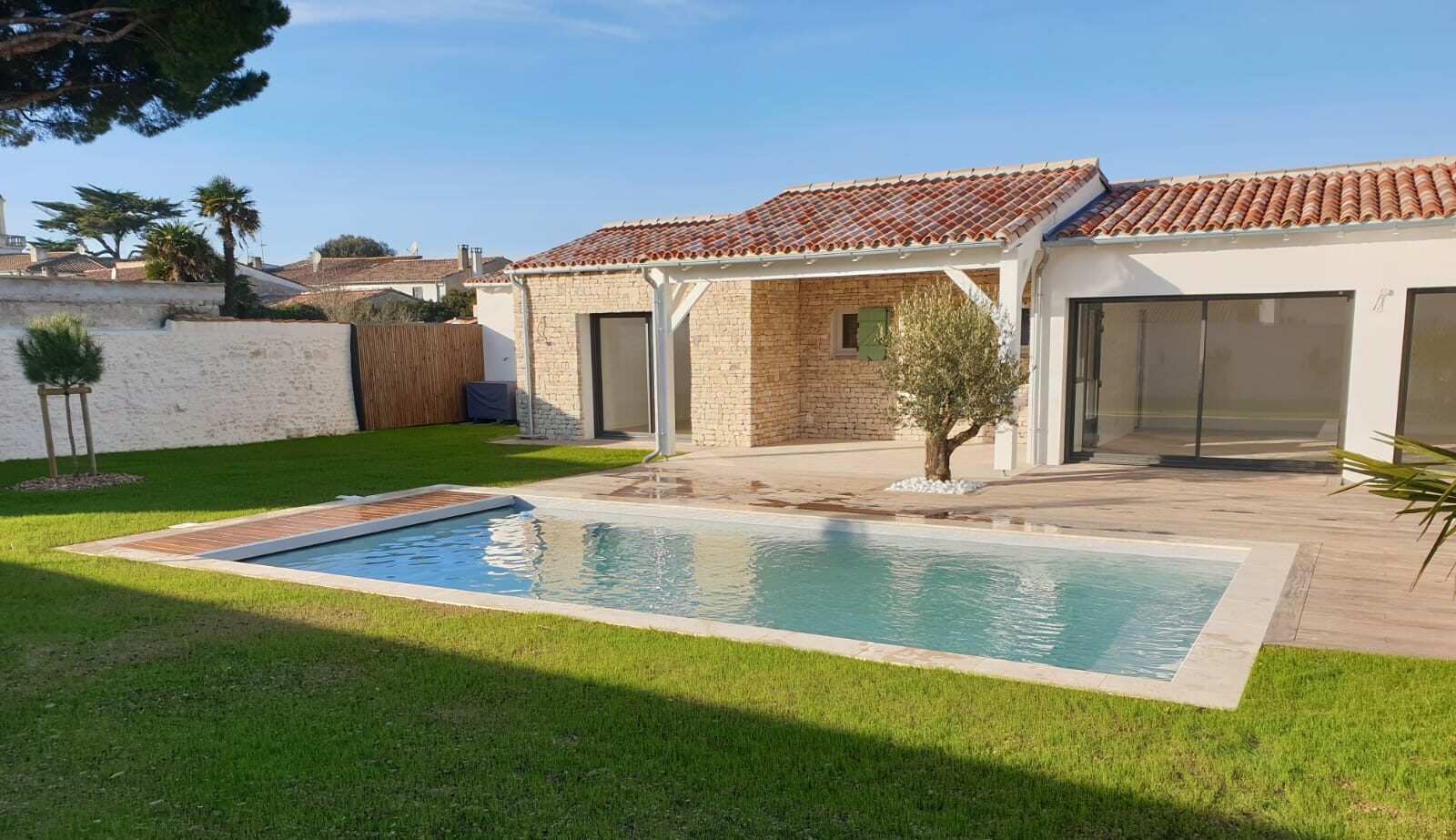 Piscine en béton sur l'île de ré
