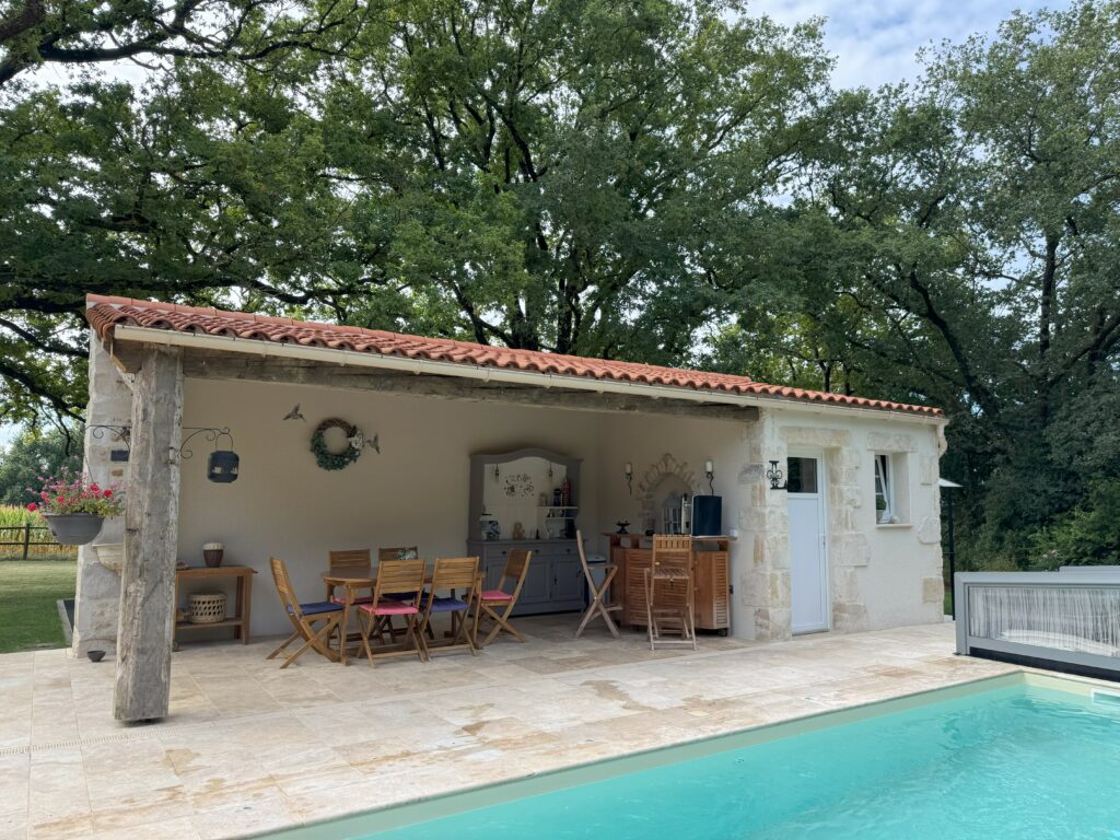 abris de local technique pour piscine en vendée