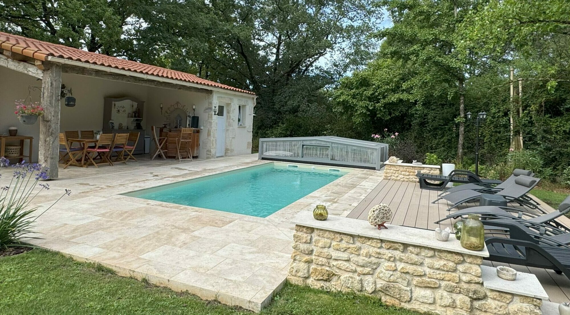 La piscine traditionnelle en béton en Vendée